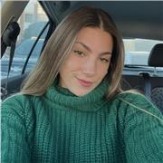 Profesora titulada en Inglés con 4 años de experiencia. Mi nivel es avanzado y puedo impartir clases desde Primaria hasta Bachille